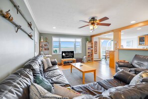 Smart TV, fireplace, table football