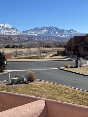 Property grounds - New! Beautiful, secluded views 10 minutes from Downtown Moab! (Moab)