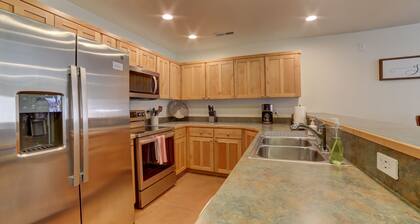 New! Beautiful, secluded views 10 minutes from Downtown Moab!