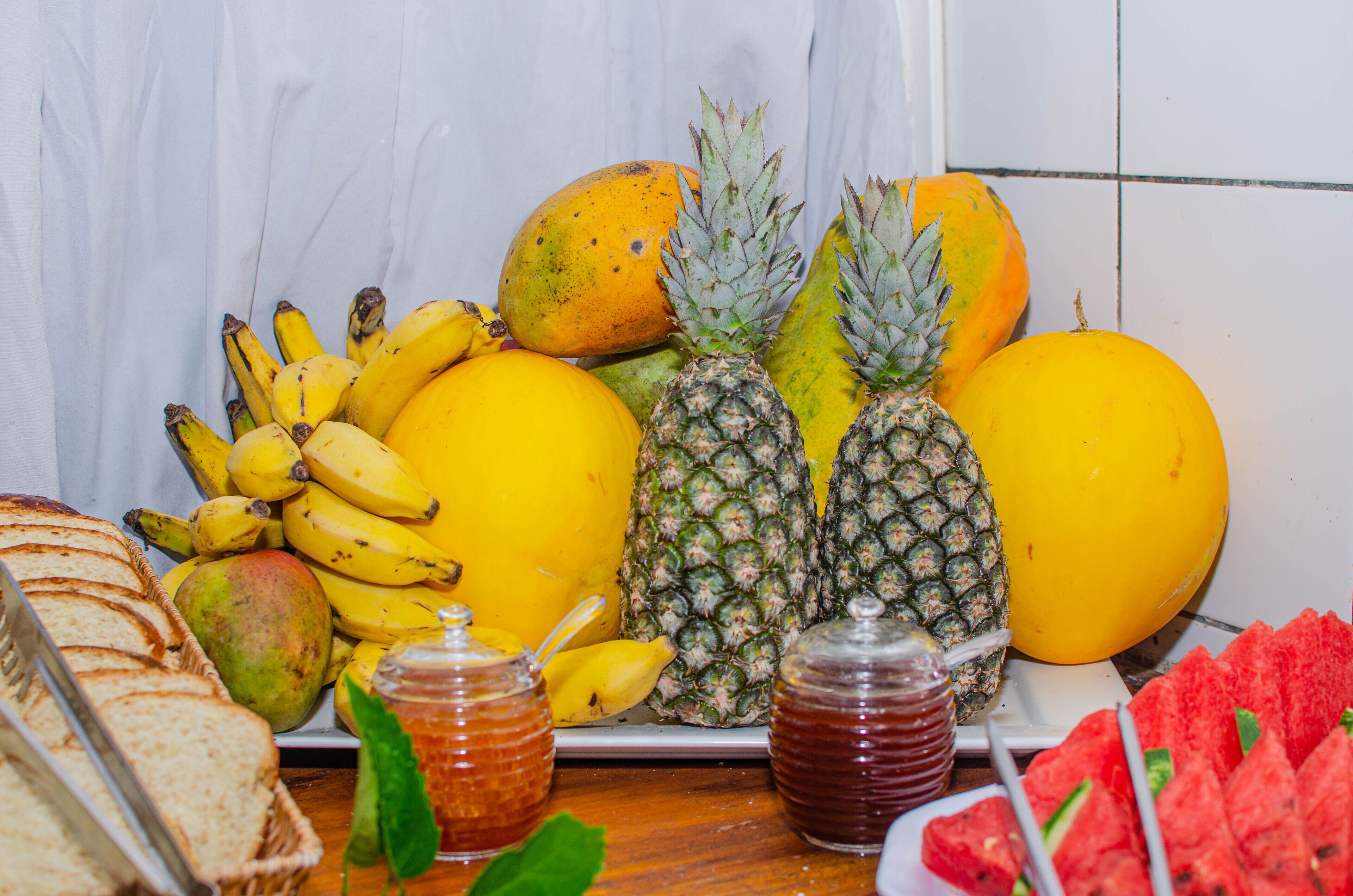 Café da manhã com buffet grátis todos os dias