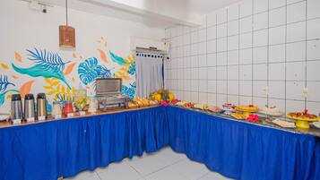 Free daily buffet breakfast