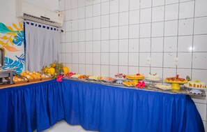 Free daily buffet breakfast  - Pousada Morro Tropical (Cairu)