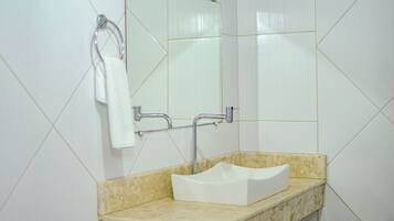 Superior Quadruple Room | Bathroom | Shower, towels