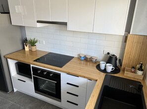 Fridge, microwave, oven, stovetop - eleven@paradise. 2 bedroom, walk to the beach! (Surfers Paradise)