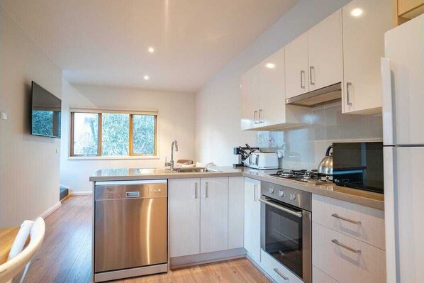 Fridge, microwave, oven, stovetop