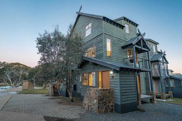 المنشأة من الخارج