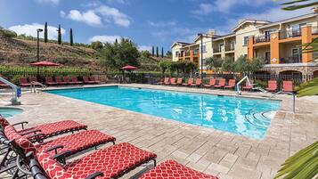 Piscine extérieure, piscine chauffée