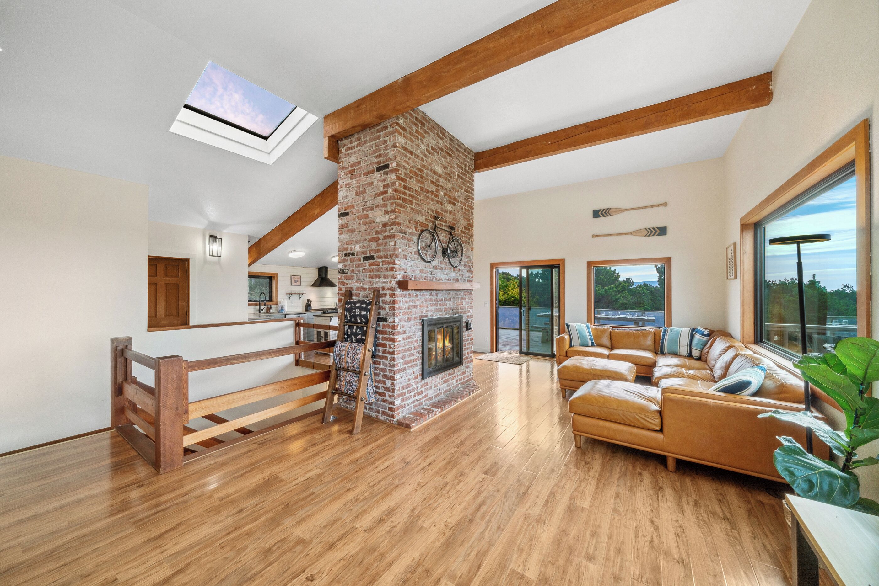 TV connectée, cheminée, jeux vidéo, lecteur de DVD