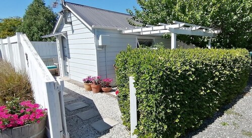 Cute and private self Contained Cottage