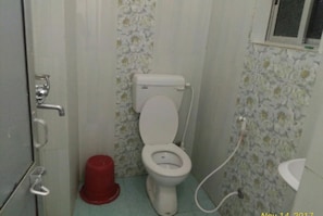 Shower, free toiletries, bathrobes, towels