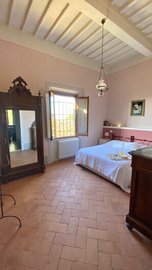 1 bedroom, iron/ironing board, internet, bed sheets