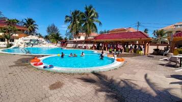 15 outdoor pools