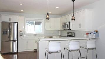 KylskÄp, mikrovÄgsugn, ugn och spishÀll