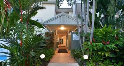 Top Spot on Macrossan, Port Douglas 100m to Beach