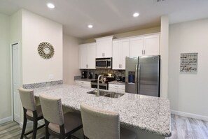 Casa geminada, 5 quartos | Cozinha privada