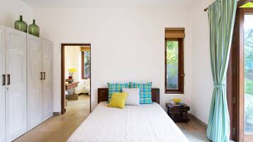 House (The Mango House) | Desk, bed sheets