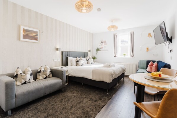 Ylelliset vuodevaatteet, pillowtop-patjalliset sängyt