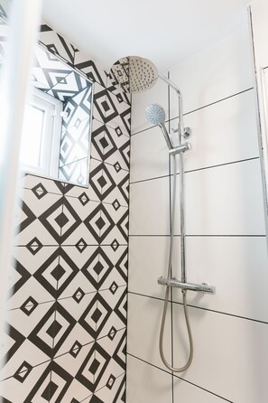 Suite Junior, Bebas Asap Rokok, kamar mandi pribadi | Kamar mandi | Shower, perlengkapan mandi gratis, pengering rambut, dan handuk