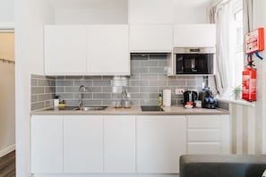 Private kitchenette - Prime Suites Lytham (Lytham St. Anne's)