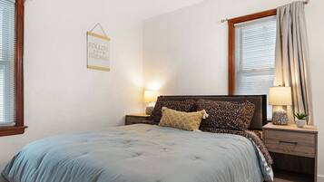 4 bedrooms, desk, iron/ironing board, WiFi