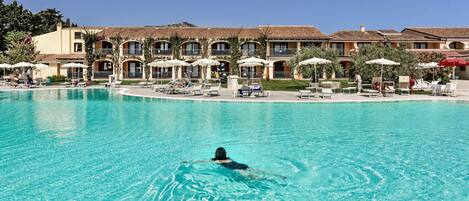 Outdoor pool, pool loungers