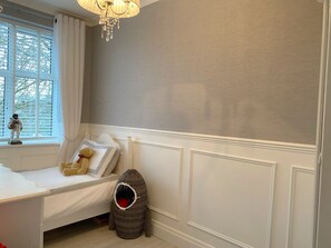 2 bedrooms, iron/ironing board, free WiFi, bed sheets - Perfect London location, 2 minutes from Regents Park or Primrose Hill (London)