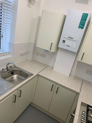 Oven, stovetop, electric kettle, toaster - Perfect London location, 2 minutes from Regents Park or Primrose Hill (London)