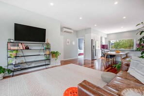 Books - 5BD Luxury Family home-IR Sauna, Playground, Playroom : btw bay & ocean beaches. (Rye)