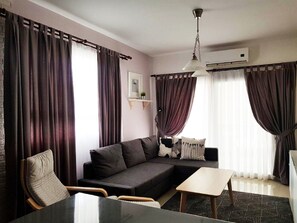 標準公寓 | 起居區 | 32-吋 LCD 液晶電視、衛星頻道、電視