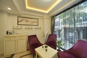Room, 1 Bedroom, Microwave | Interior