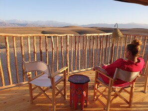 Dormitorio compartido, 1 habitación, balcón, vistas a la montaña | Terraza o patio