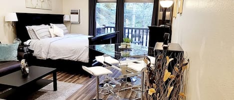 1 sovrum, skrivbord, strykjärn/strykbräda och gratis wi-fi