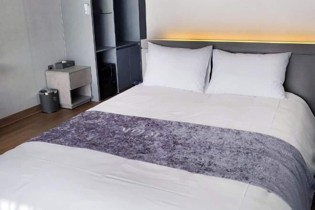 1 camera, biancheria da letto di alta qualità, una scrivania