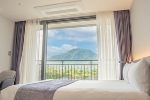 Deluxe Twin Room, 2 Bedrooms, Balcony | Premium bedding, desk, blackout curtains, free WiFi - Sanbangsan Hotel (Seogwipo)