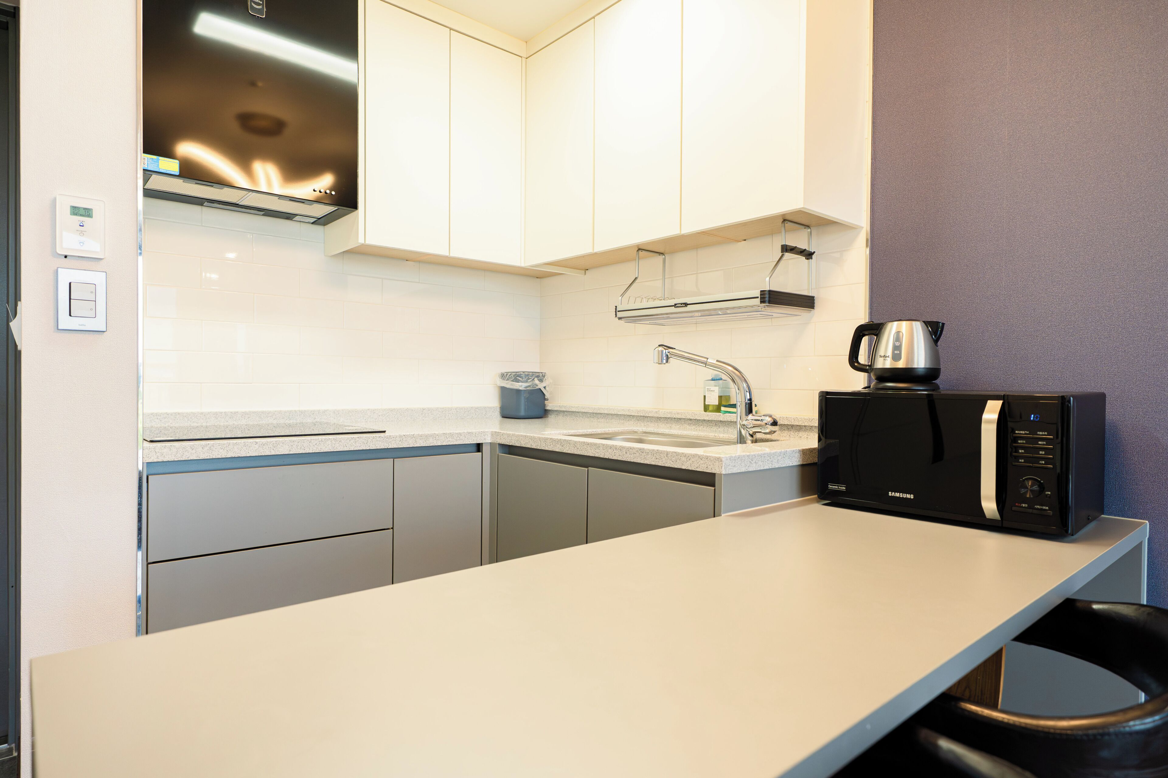 Family Suite | Peralatan tempat tidur premium, meja, langsir/tirai gelap terus 