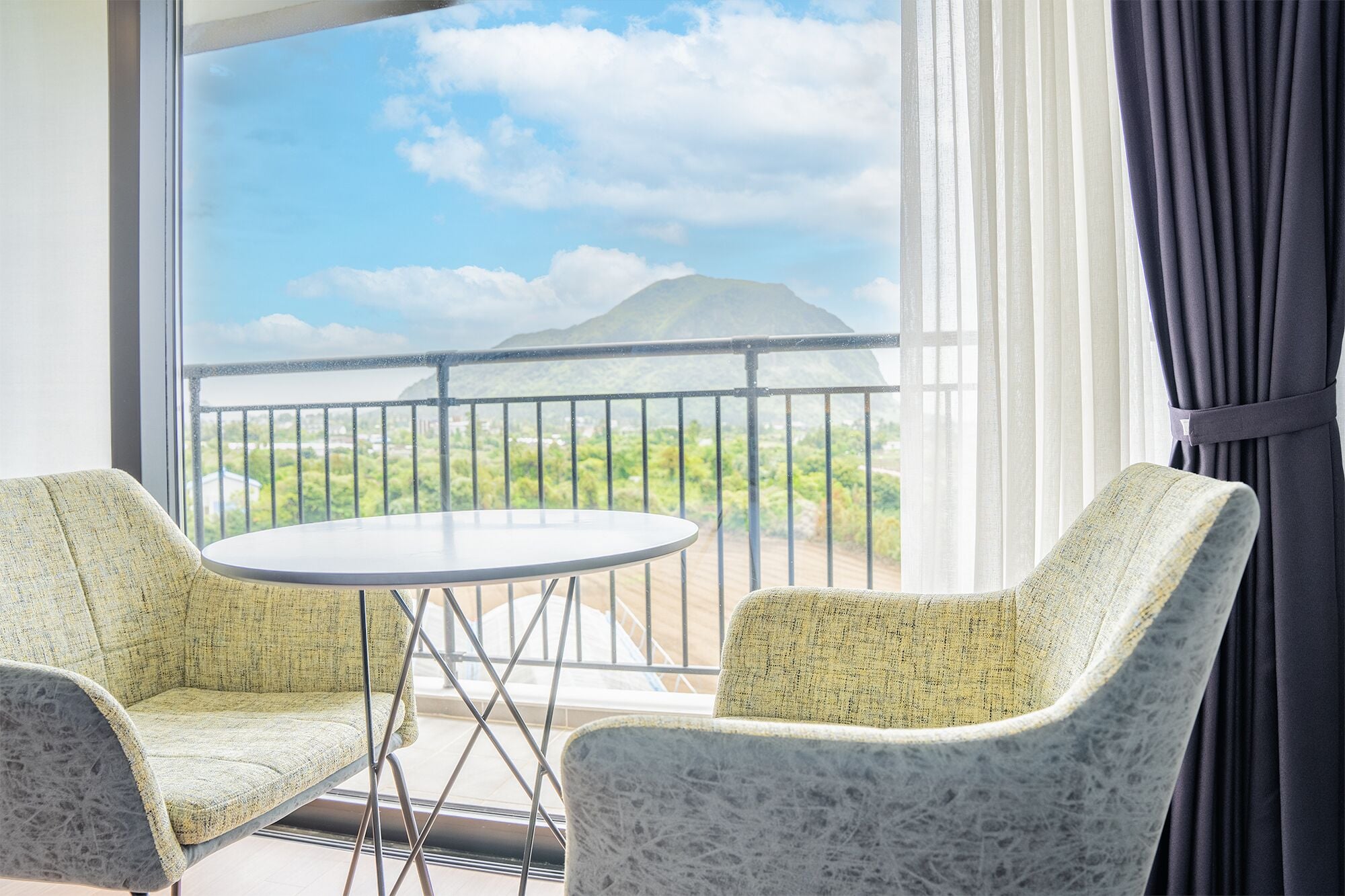 Standard dubbelrum | Sängtillbehör av högsta kvalitet, skrivbord och mörkläggningsgardiner