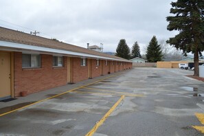 المنطقة المحيطة بالمنشأة