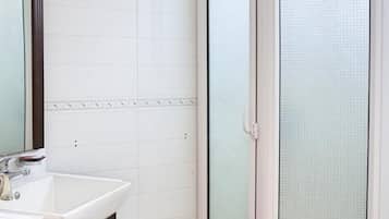 Apartment, 3 Bedrooms, Balcony | Bathroom