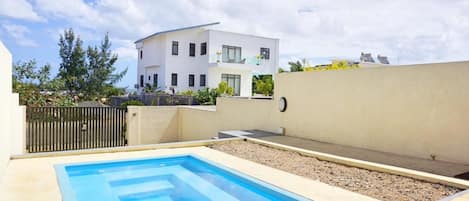 Departamento, 3 habitaciones, balcón | Alberca