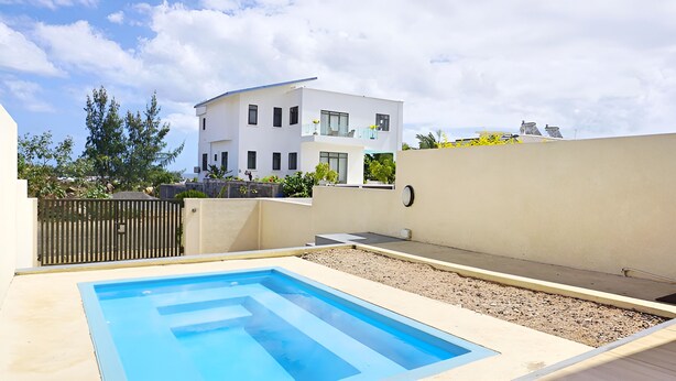 A modern house with a swimming pool, a gated entrance, and a white exterior. - Palmyre Residence No 7 Licensed By Tourism Authority 10071 (Flic-en-Flac)