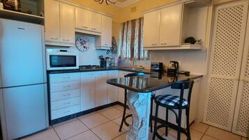 Room, 1 Bedroom, Balcony, Garden View | Interior