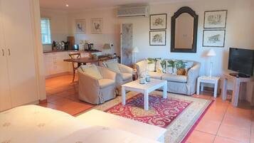 Room, 1 Bedroom, Patio, Garden View | 1 bedroom