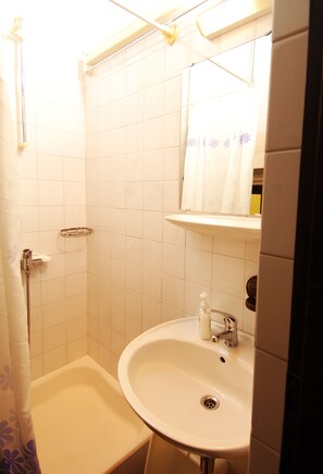 Bathroom - A4 Apartment for Four (Dubrovnik)