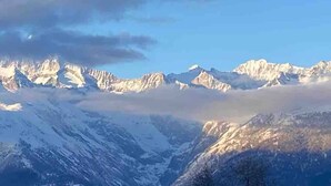 A mountainous landscape with snow-covered peaks and a clear sky. - Appartement for Holiday Lodge 1891 (Stalden)