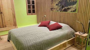 Apartemen, 2 kamar tidur, akses difabel, patio | 2 kamar tidur dan tempat tidur bayi