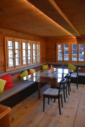 Departamento, 2 habitaciones, con acceso para personas discapacitadas, patio | Restaurantes