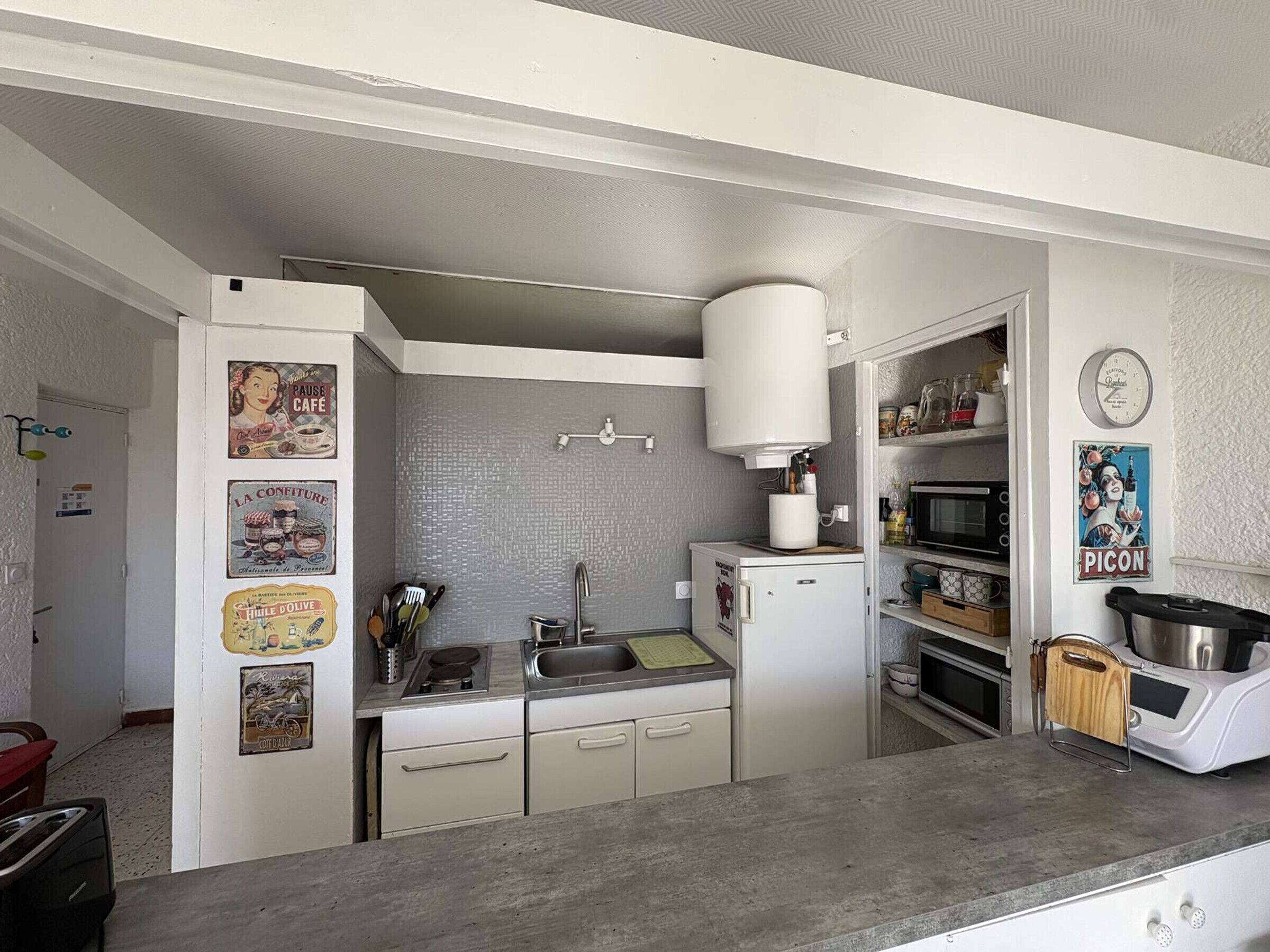 Fridge, microwave, stovetop, coffee/tea maker