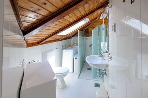 Apartment, 2 Bedrooms, Smoking, Balcony | Bathroom | Shampoo - Charming 2-bedroom Apartment With Ocean Views in Dubrovnik (Dubrovnik)