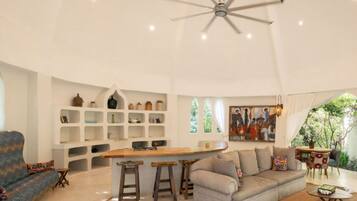 Room, 1 Bedroom, Accessible, Smoking | Living area