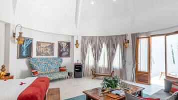Room, 1 Bedroom, Accessible, Smoking | Living area